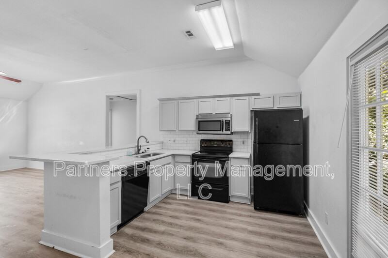 1128 W Hendrix St - Photo 5 of 14