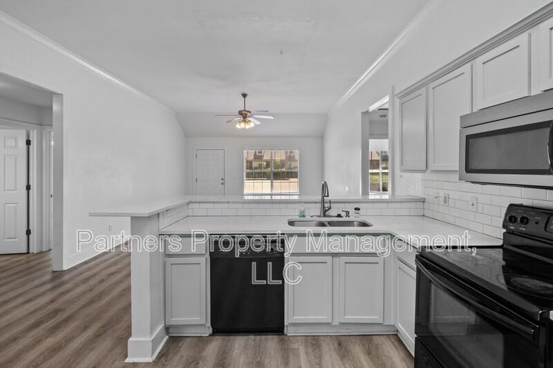 1128 W Hendrix St - Photo 6 of 14