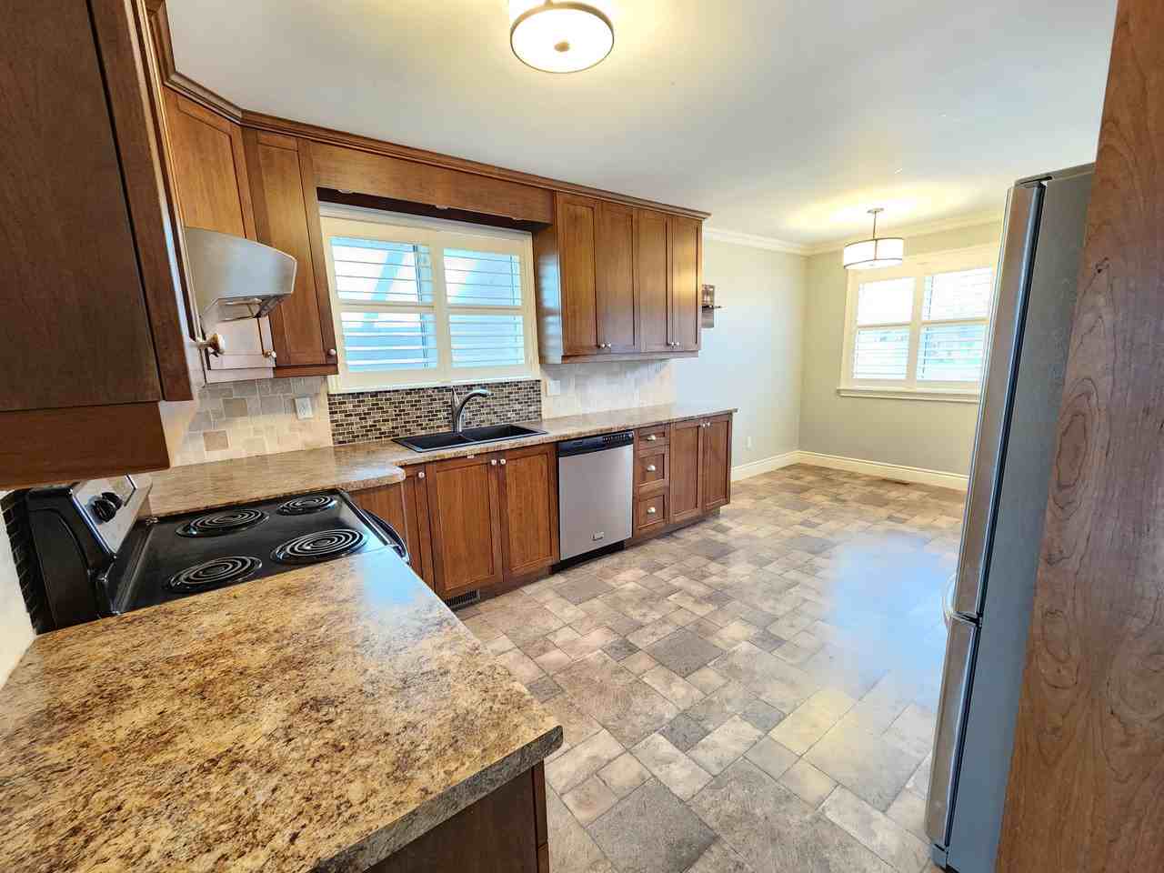 945 Willowdale Avenue #1 - Photo 3 of 11