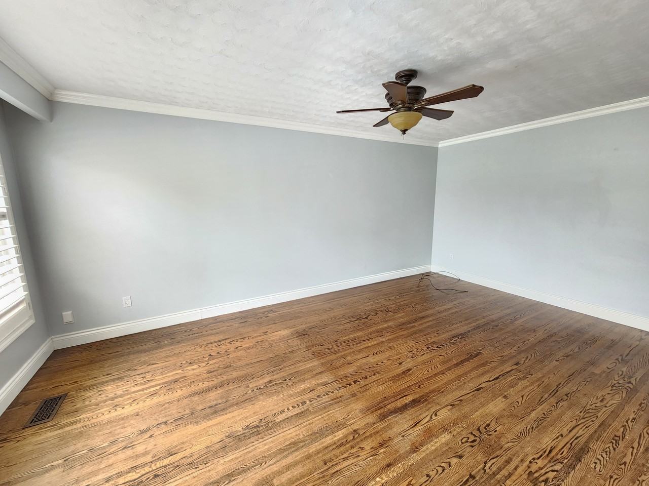 945 Willowdale Avenue #1 - Photo 5 of 11