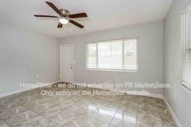 5809 Michigan Ave - Photo 4 of 20