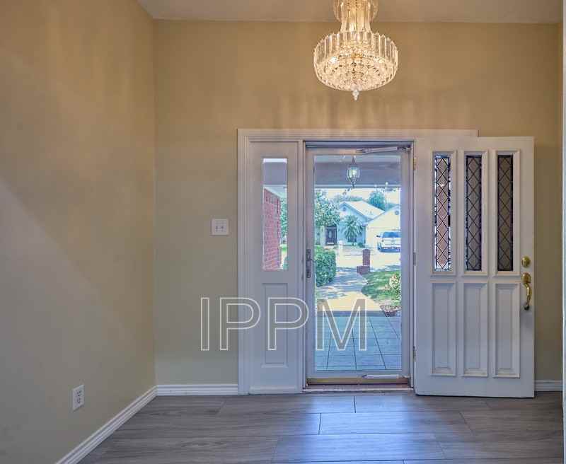 2609 Thomas Ln - Photo 5 of 34