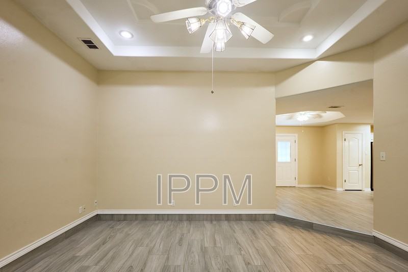 2609 Thomas Ln - Photo 7 of 34