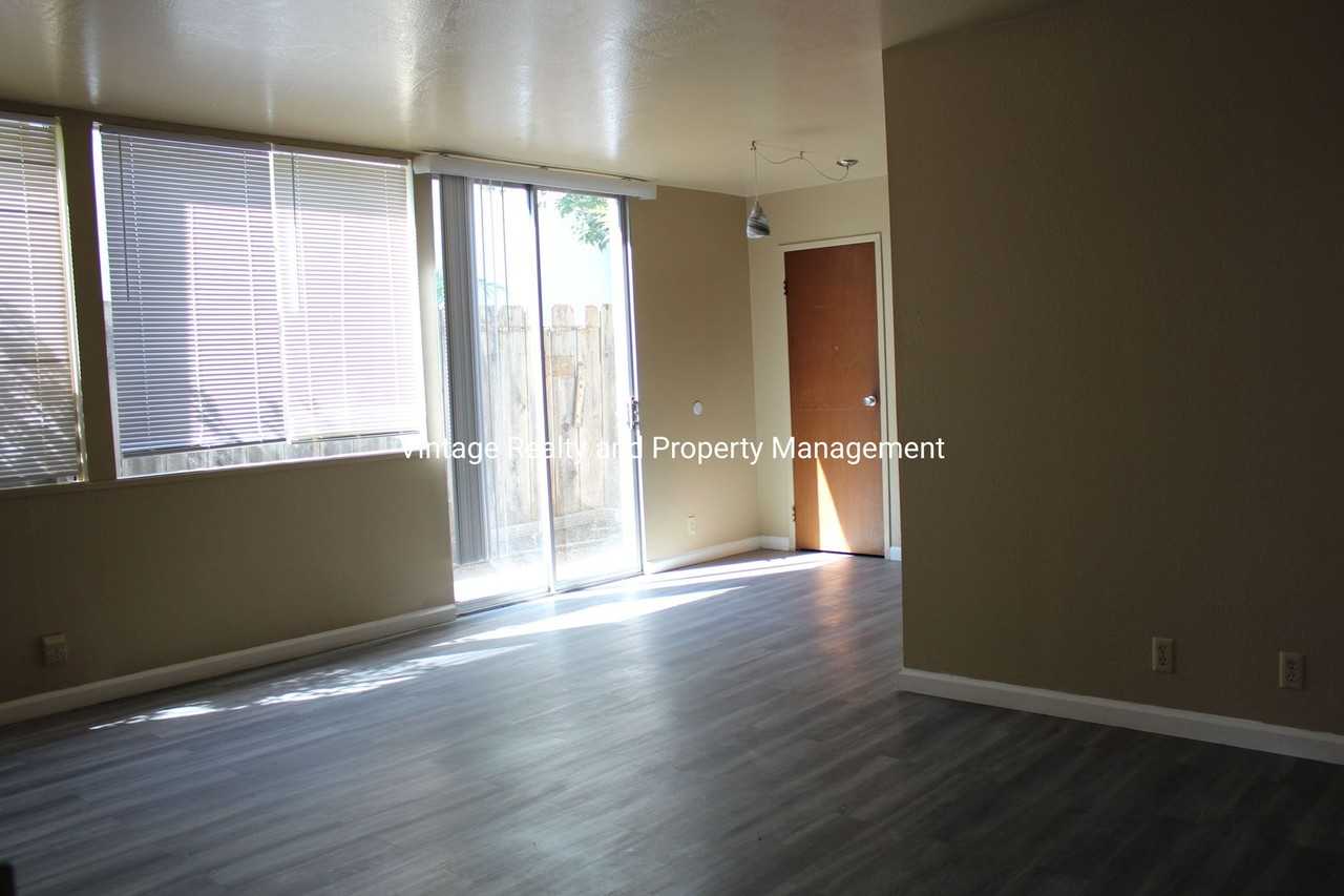 248 W Knoles Way - Photo 4 of 34