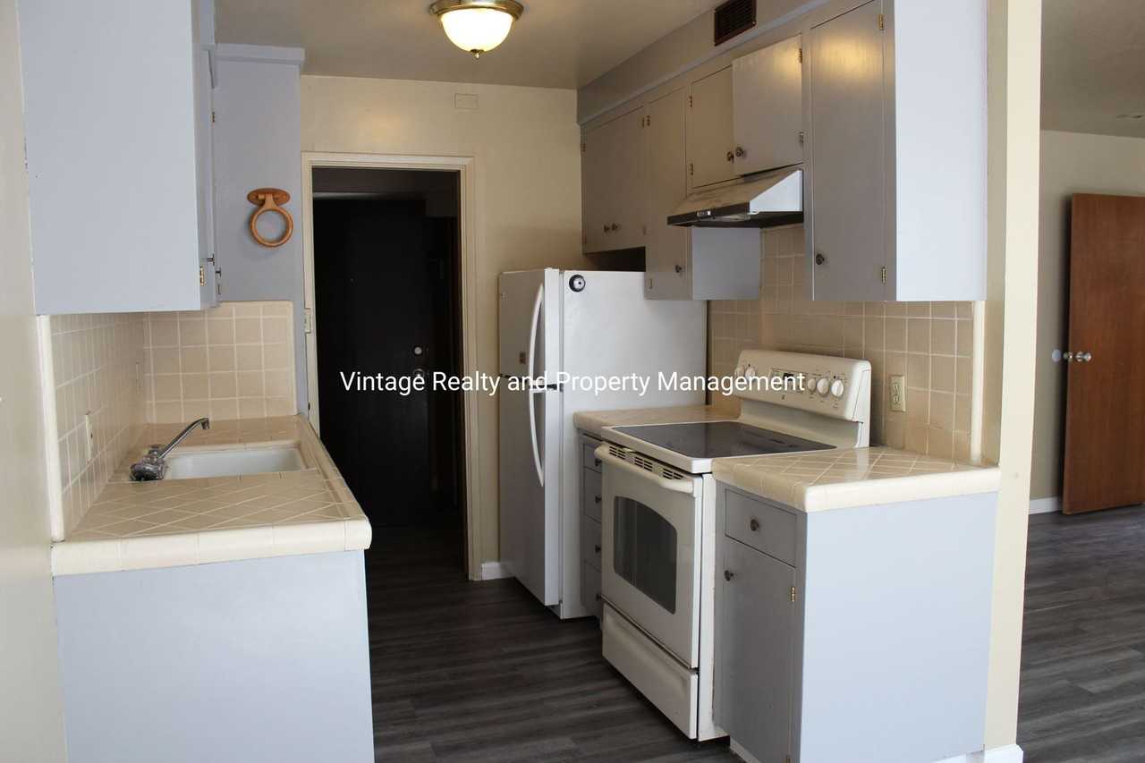 248 W Knoles Way - Photo 7 of 34