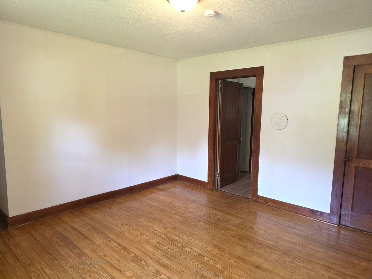 2560 S Main St - Photo 3 of 15