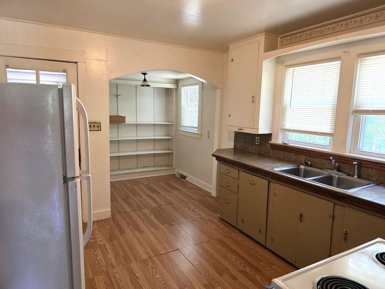 2560 S Main St - Photo 5 of 15