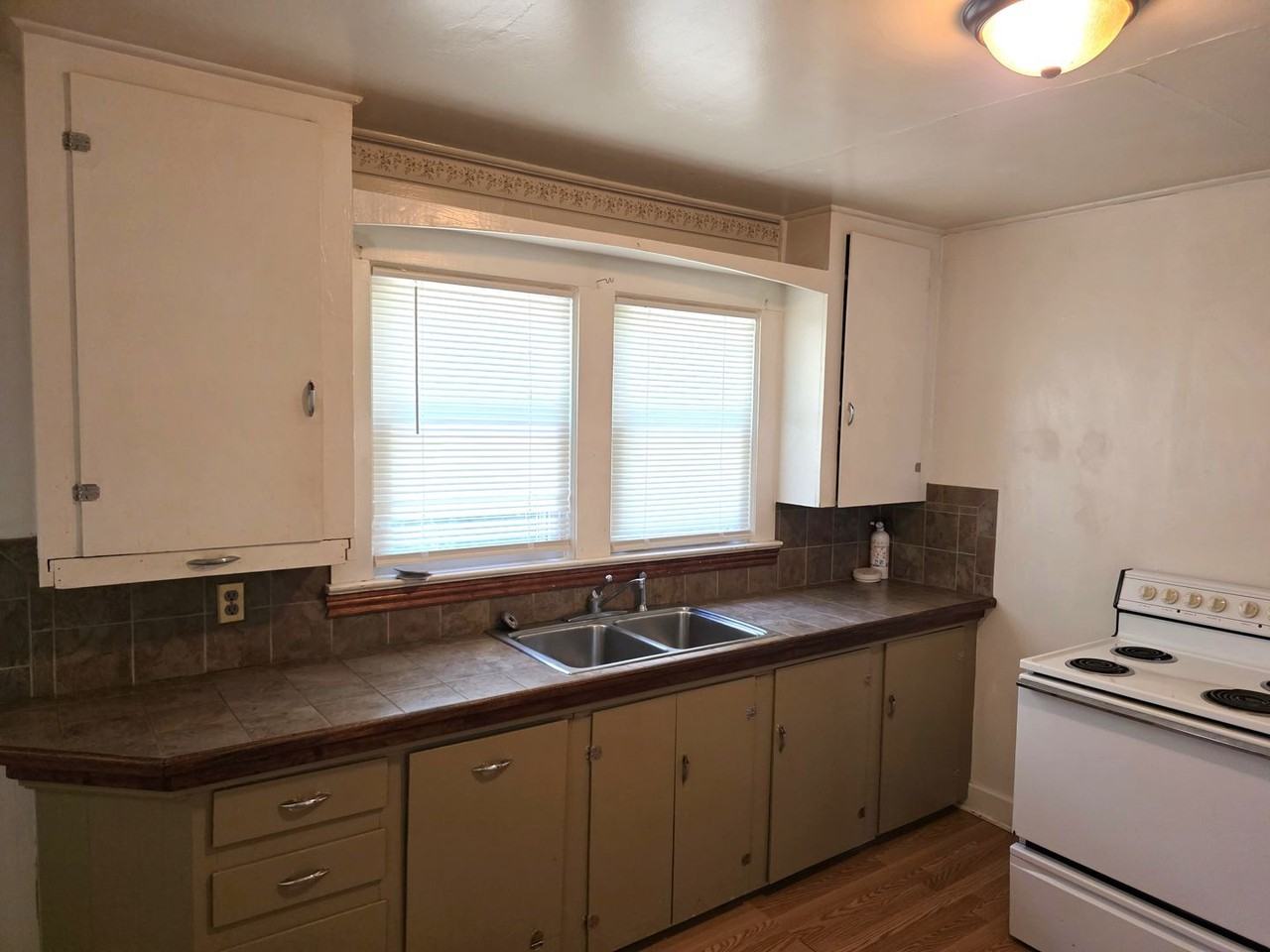 2560 S Main St - Photo 7 of 15