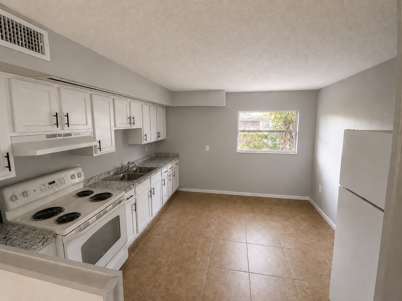 927 N Iowa Ave - Photo 2 of 6