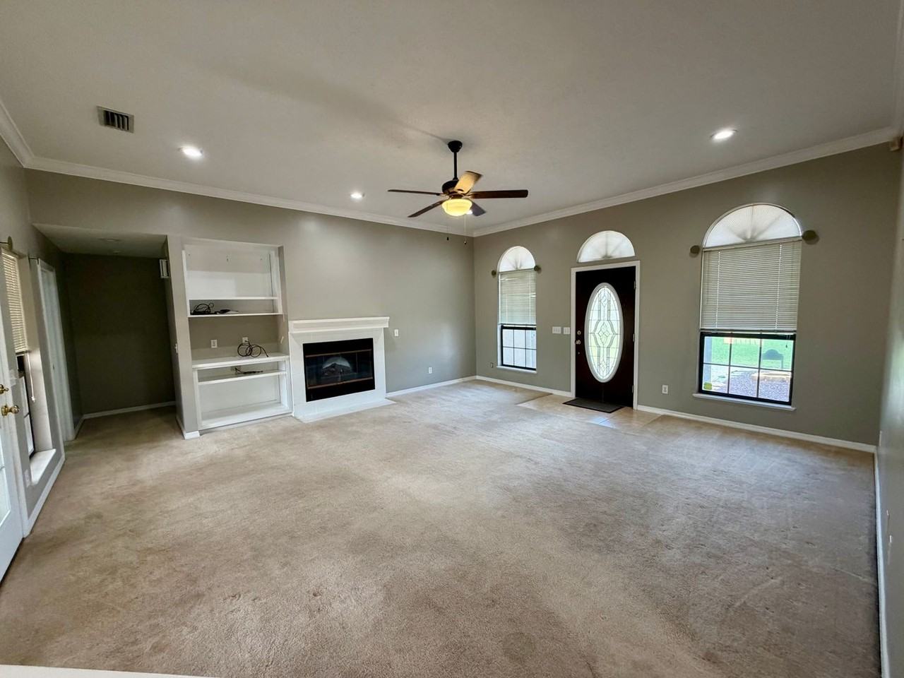 604 Mallory Dr - Photo 2 of 18