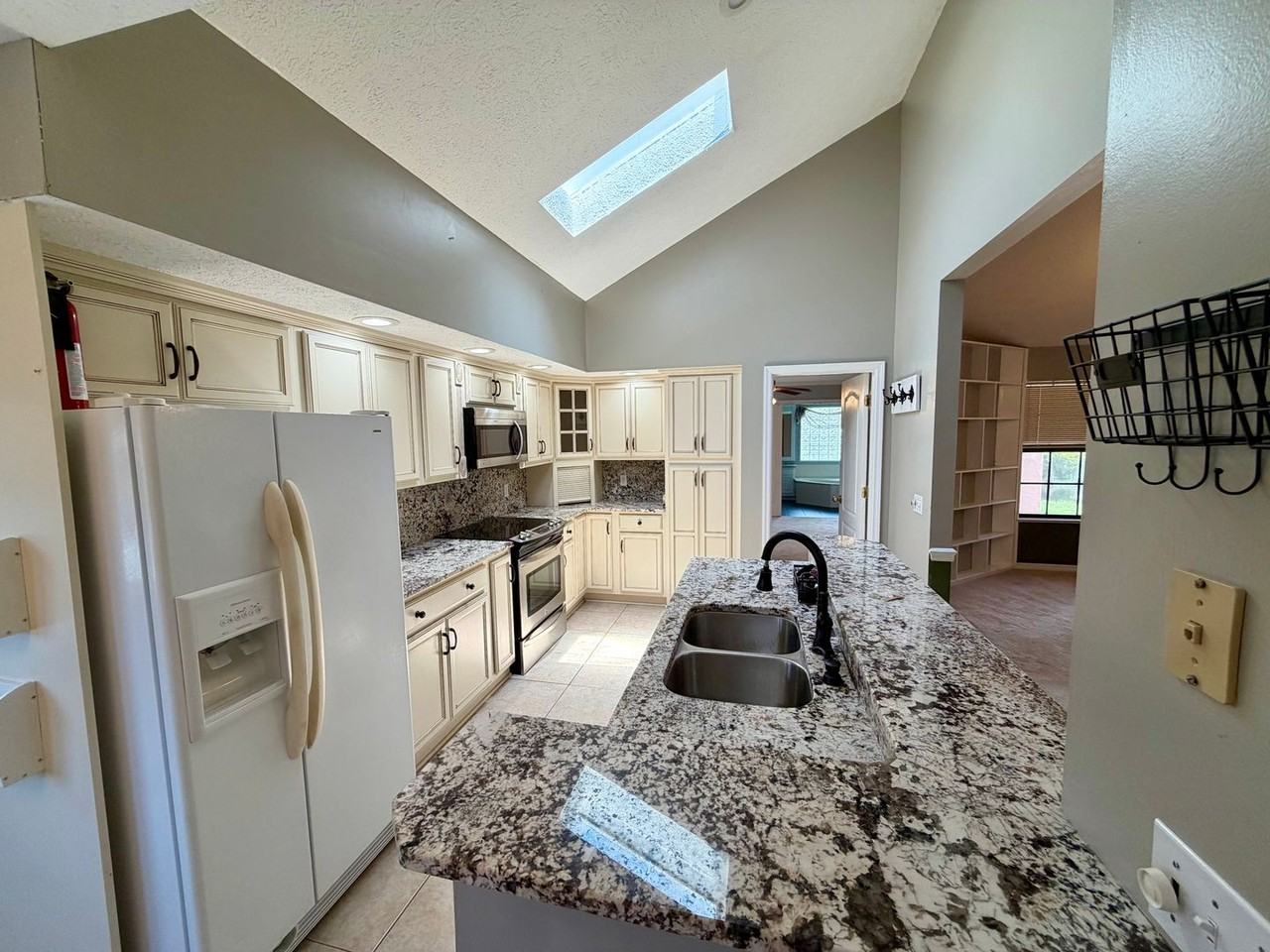 604 Mallory Dr - Photo 4 of 18