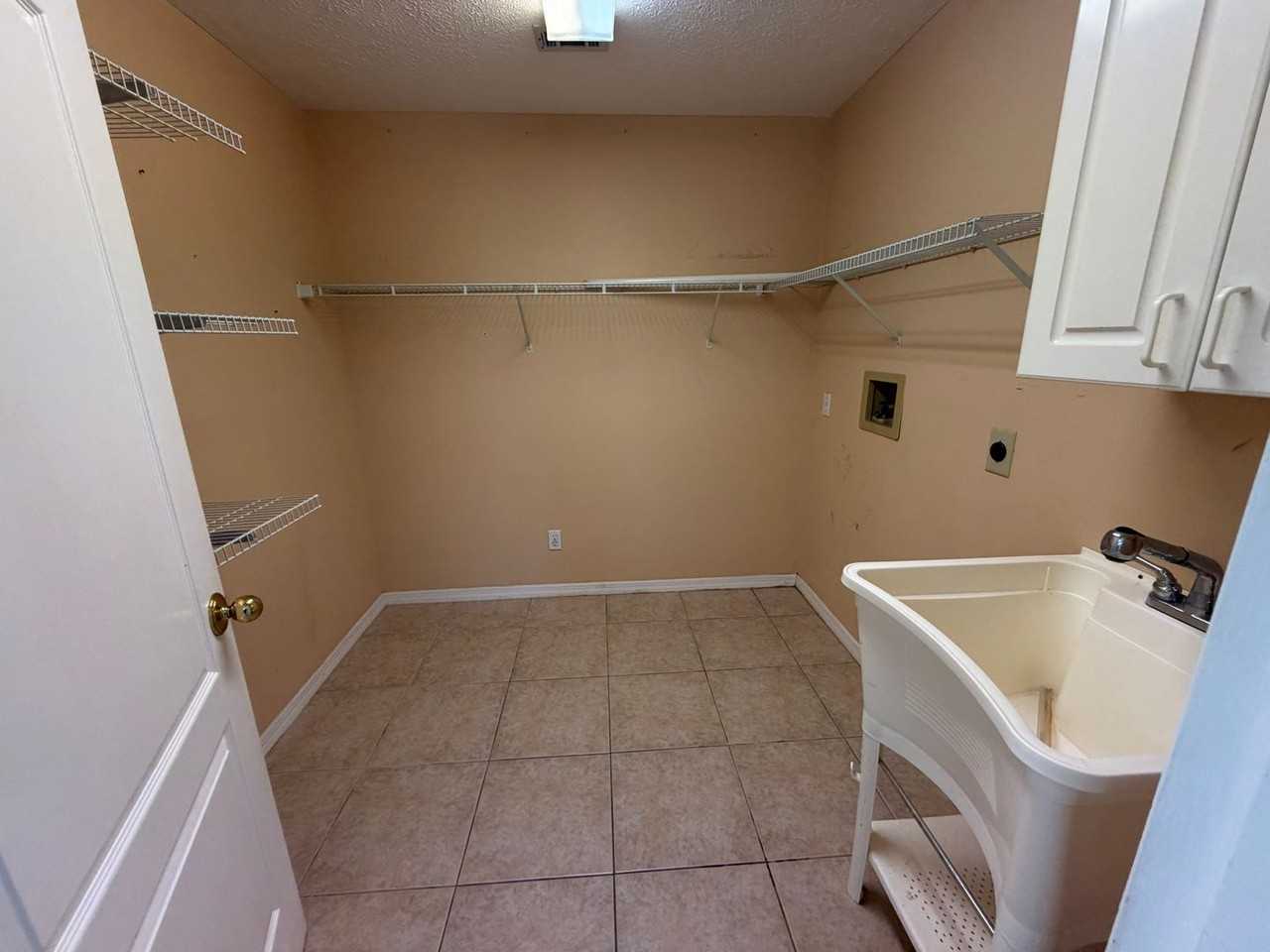 604 Mallory Dr - Photo 6 of 18