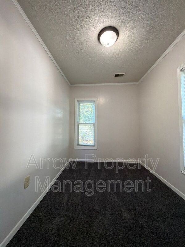 625 S 3rd St - Photo 6 of 12