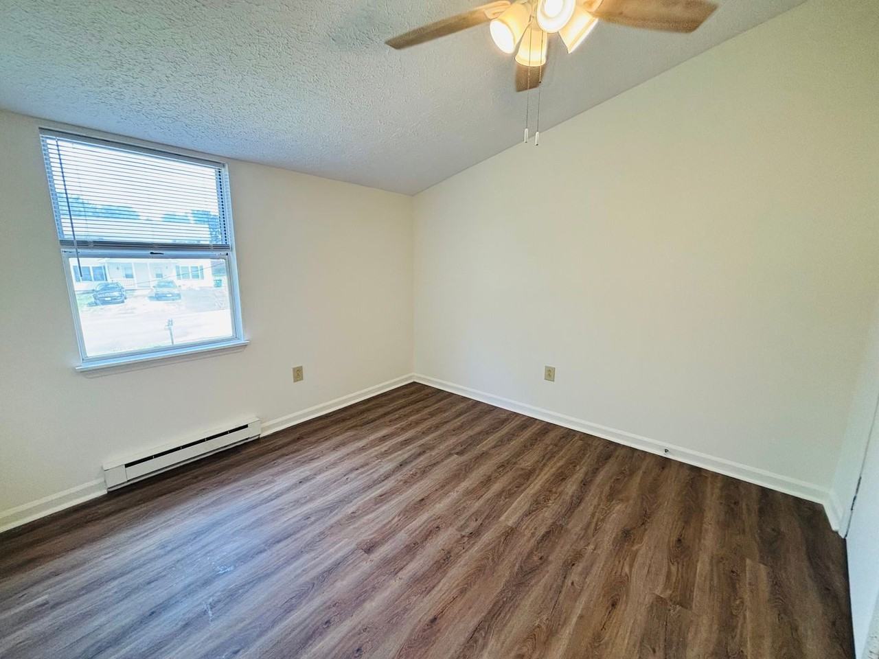 355 Wakeman Ct - Photo 4 of 21