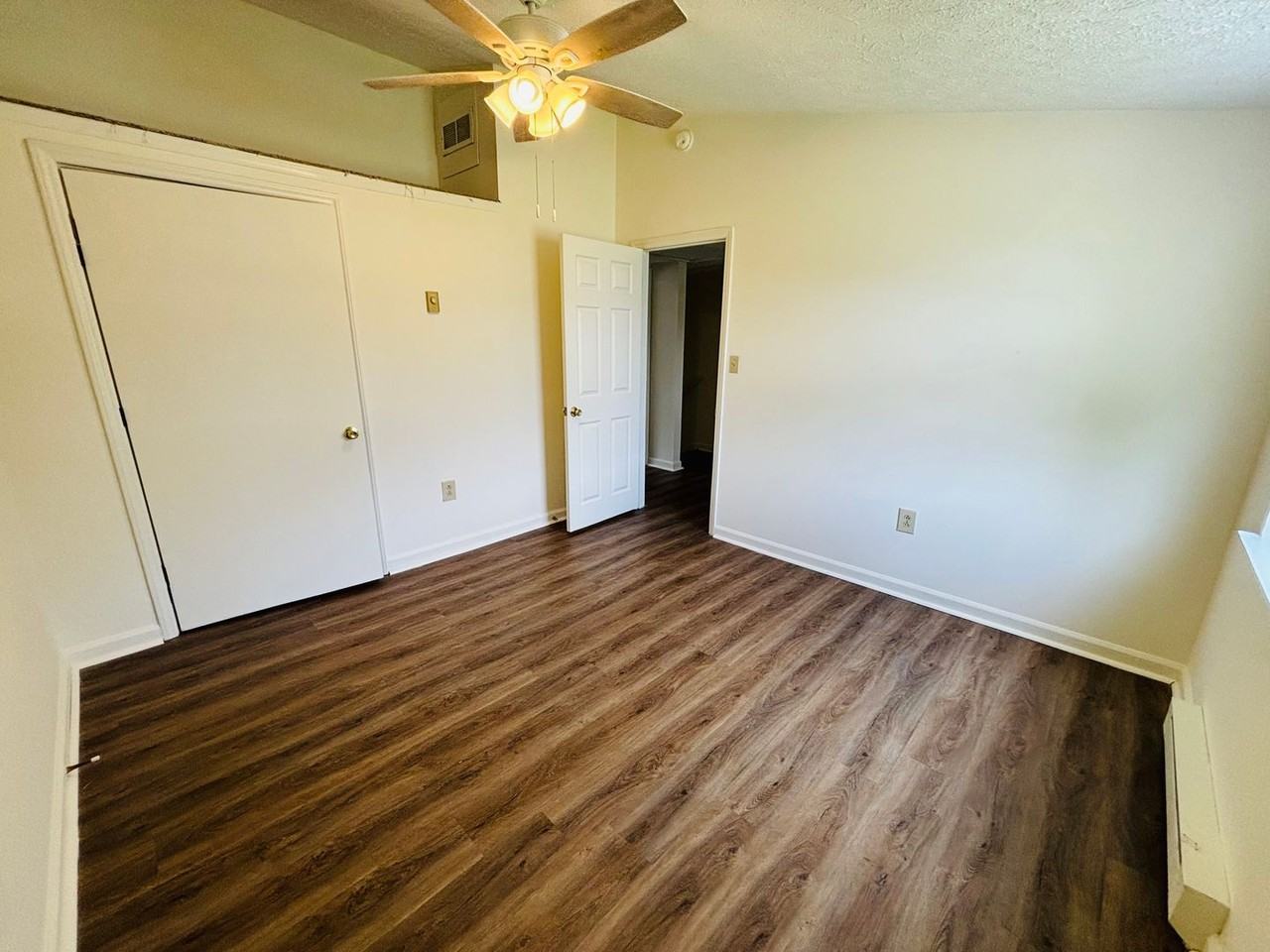 355 Wakeman Ct - Photo 5 of 21