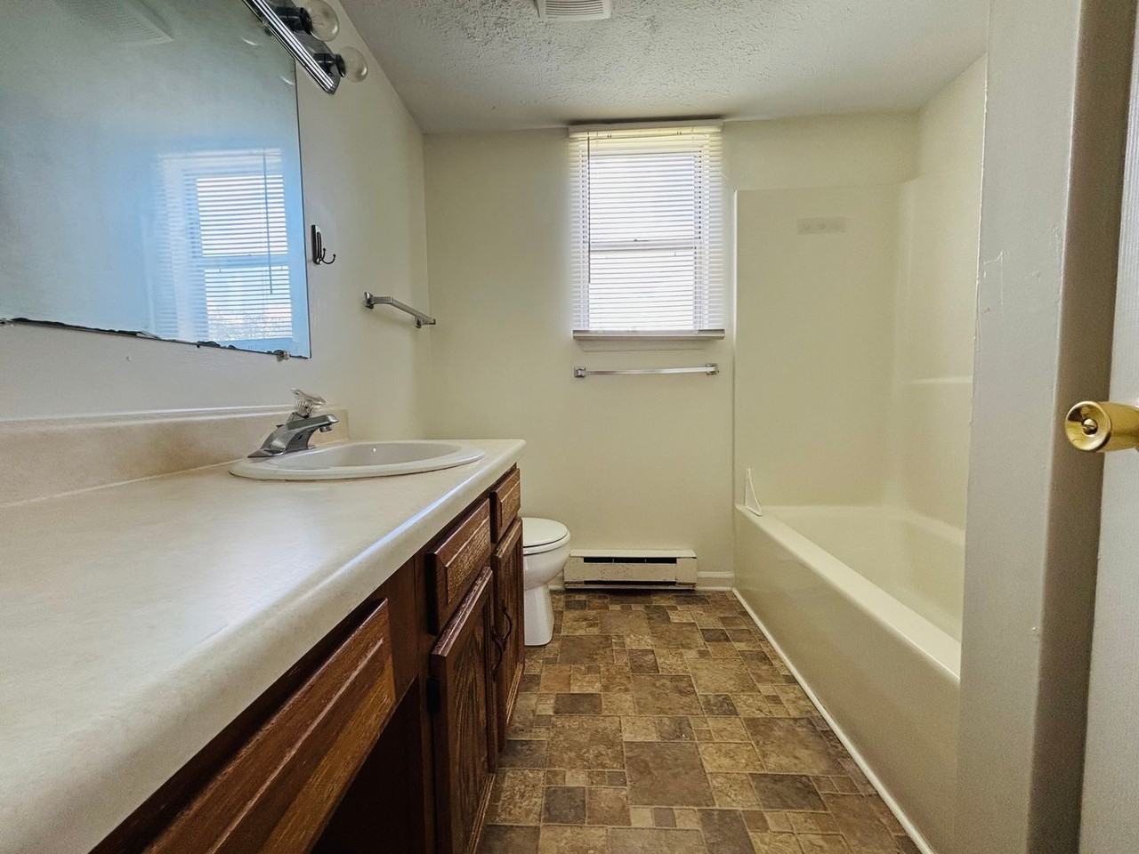 355 Wakeman Ct - Photo 6 of 21