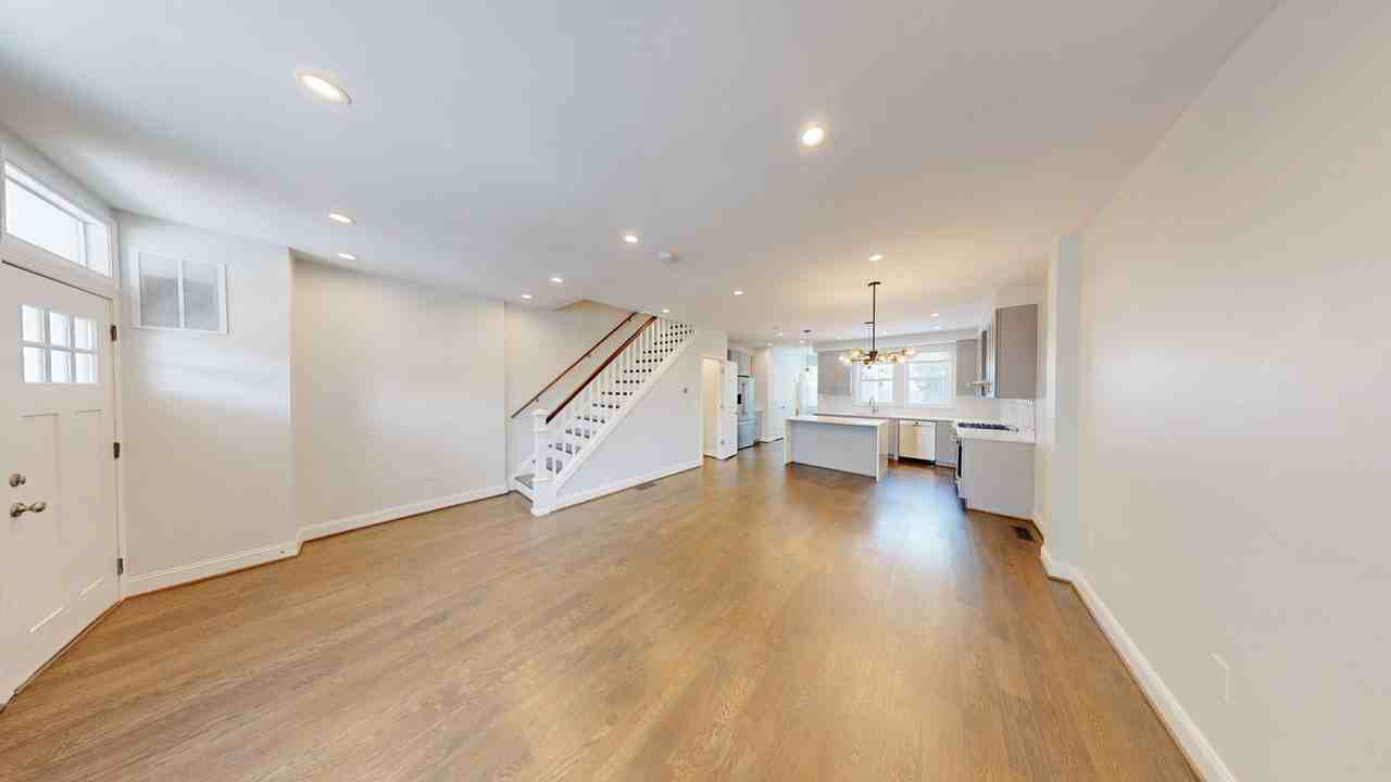 4023 New Hampshire Ave Nw - Photo 4 of 28