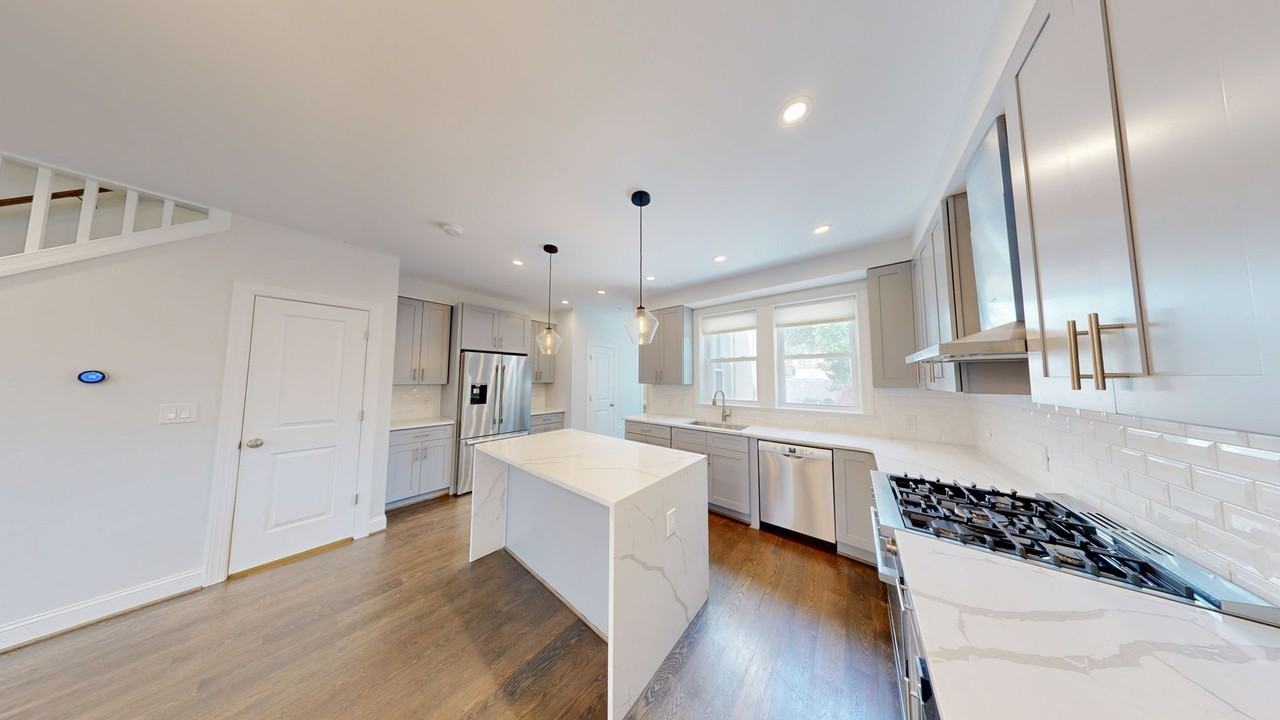 4023 New Hampshire Ave Nw - Photo 5 of 28
