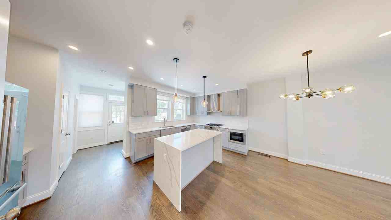 4023 New Hampshire Ave Nw - Photo 7 of 28
