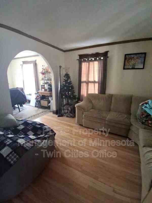 894 21st Ave Se - Photo 3 of 13