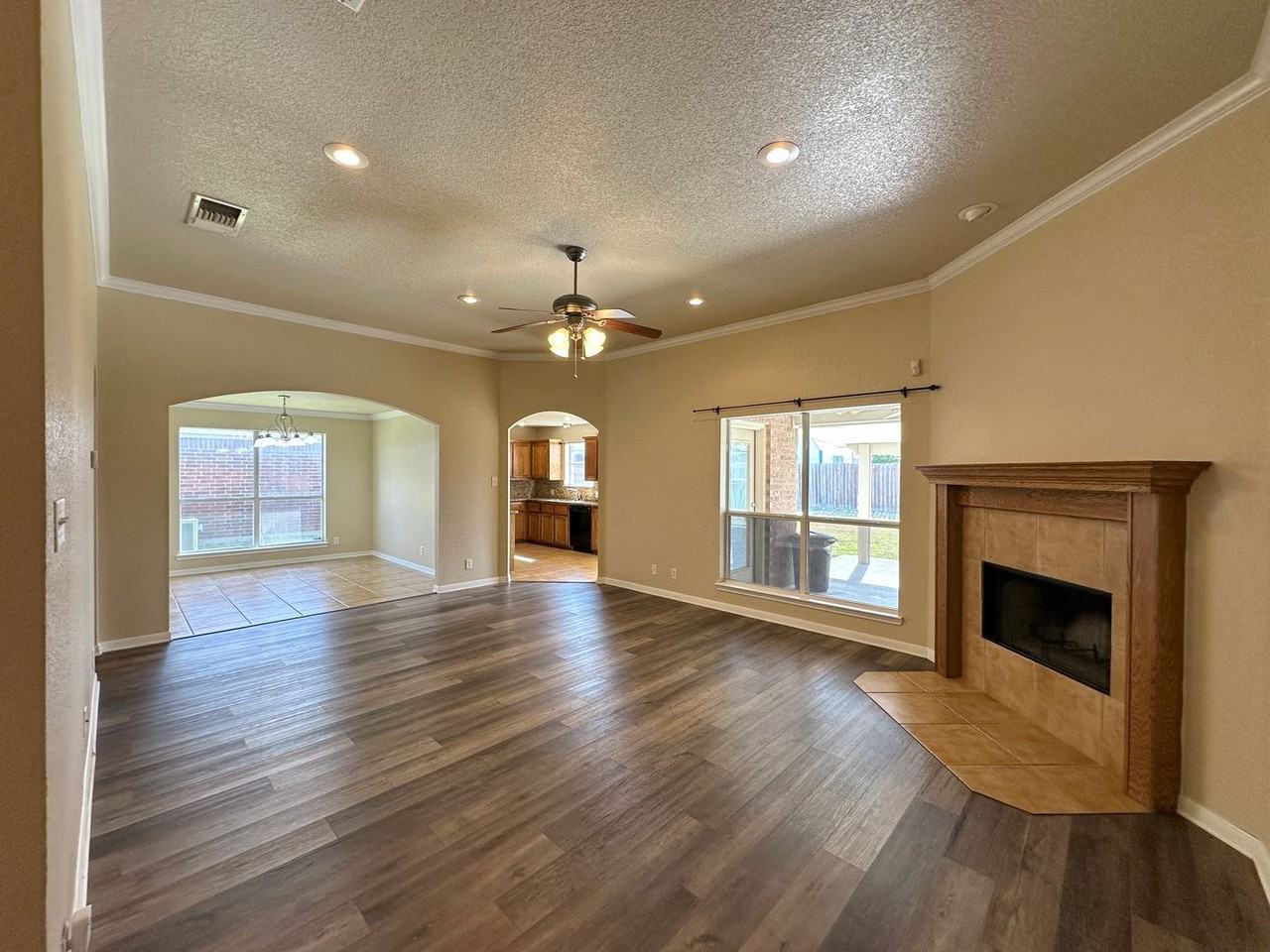 2601 Lavender Ln - Photo 2 of 43