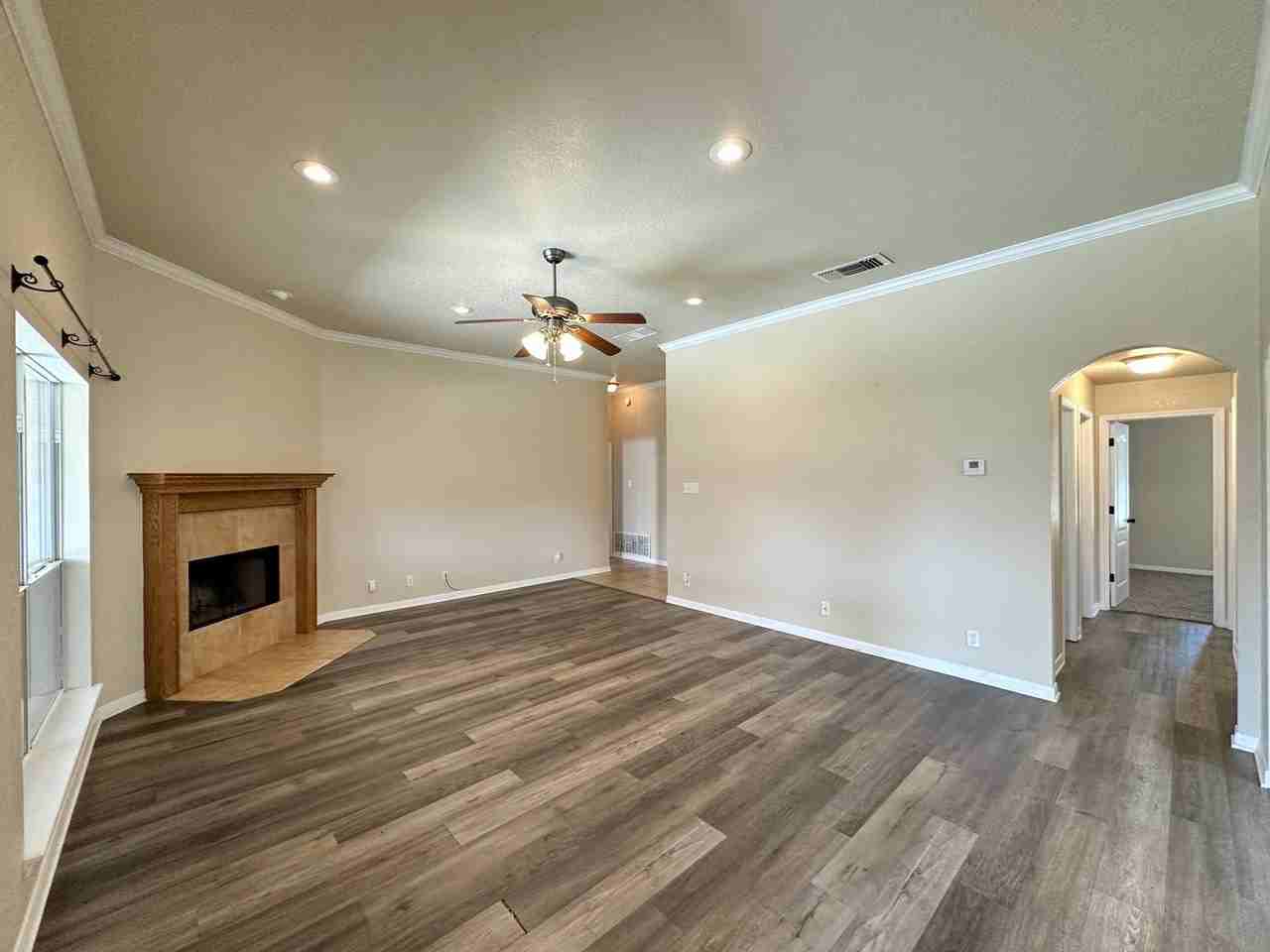2601 Lavender Ln - Photo 4 of 43