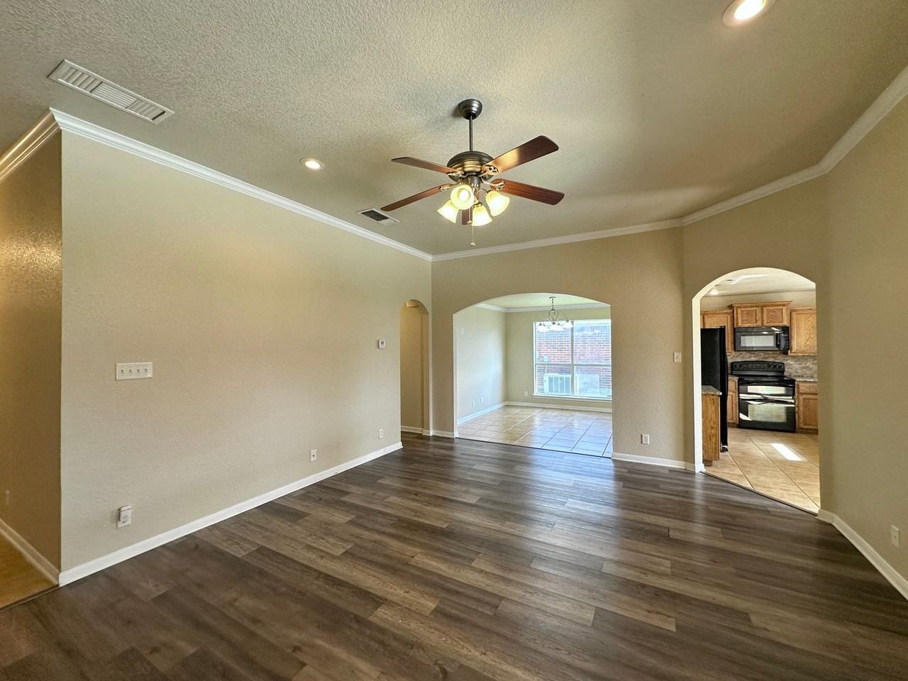 2601 Lavender Ln - Photo 5 of 43