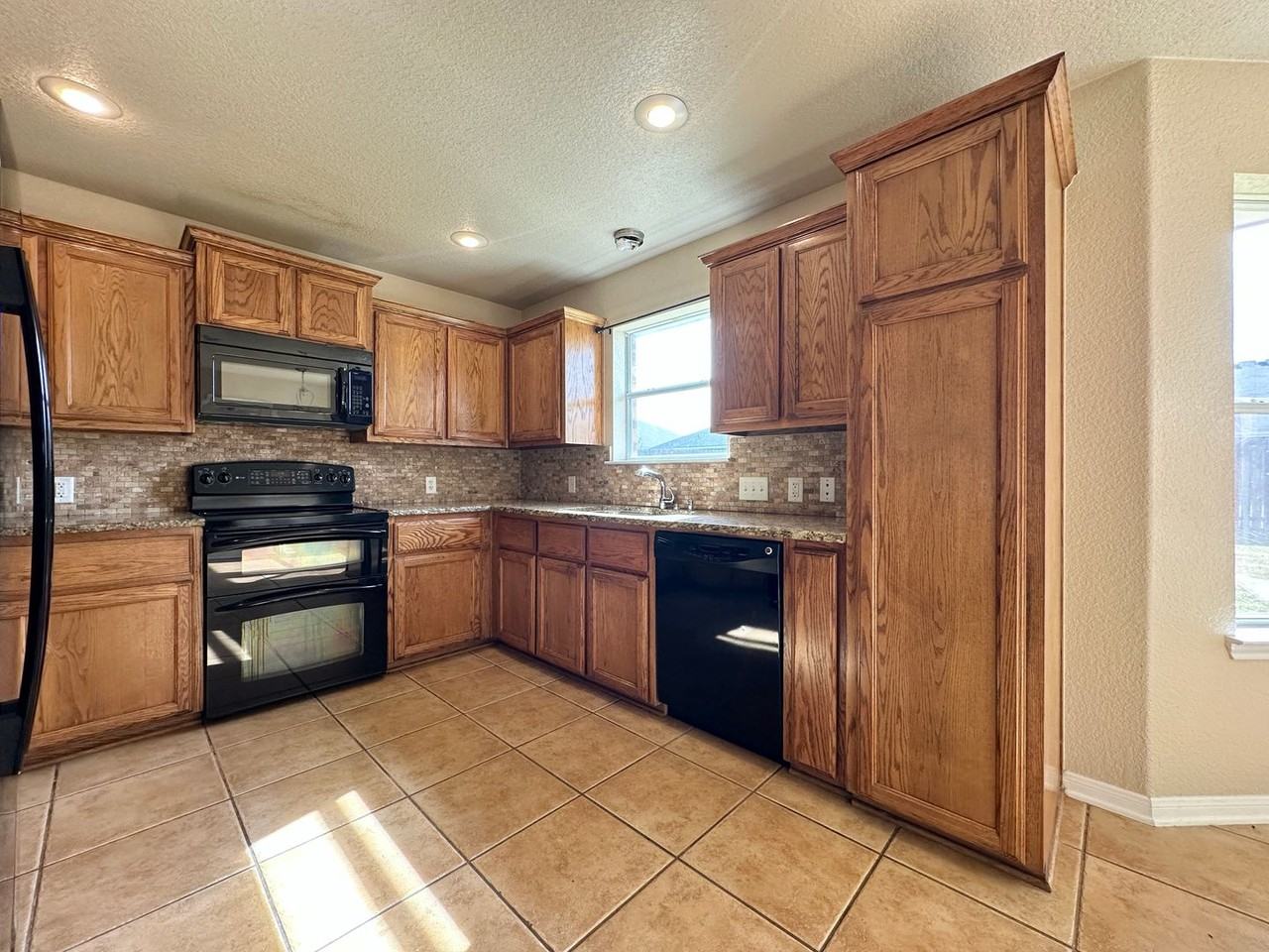 2601 Lavender Ln - Photo 7 of 43