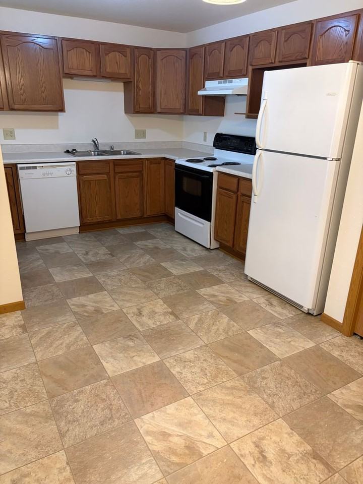 Lewis Townhomes - Photo 4 of 21