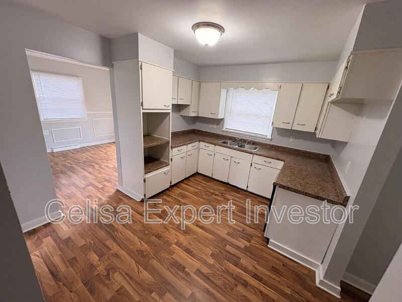 1321 Spring St - Photo 3 of 11