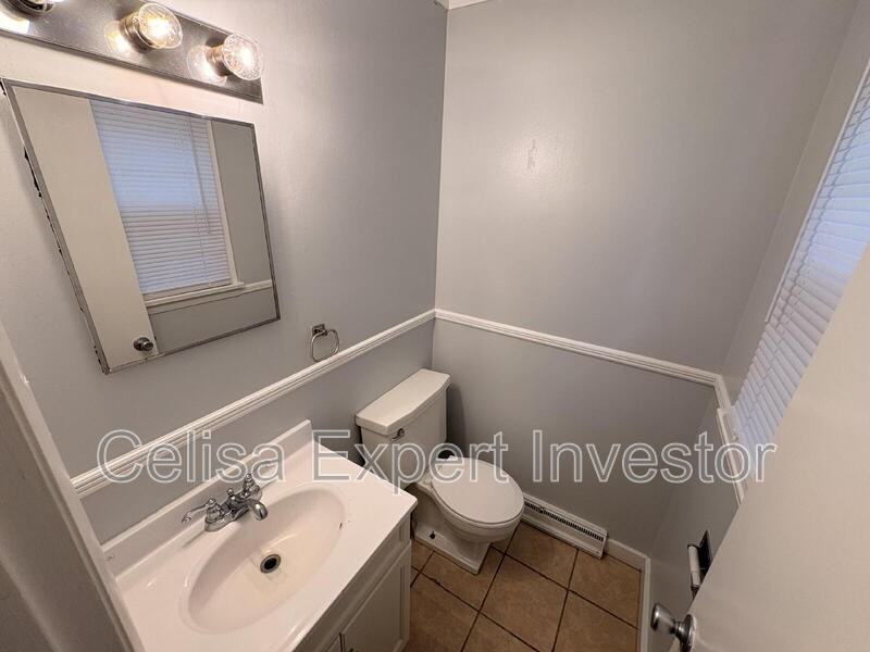 1321 Spring St - Photo 5 of 11