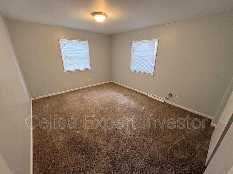 1321 Spring St - Photo 6 of 11