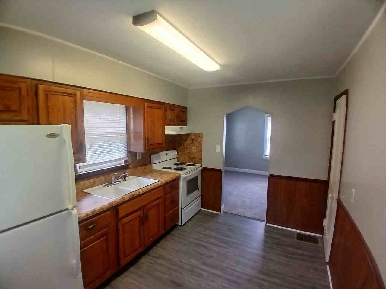 912 E 26th St - Photo 2 of 10