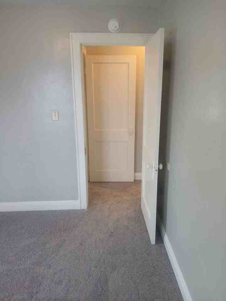 912 E 26th St - Photo 4 of 10