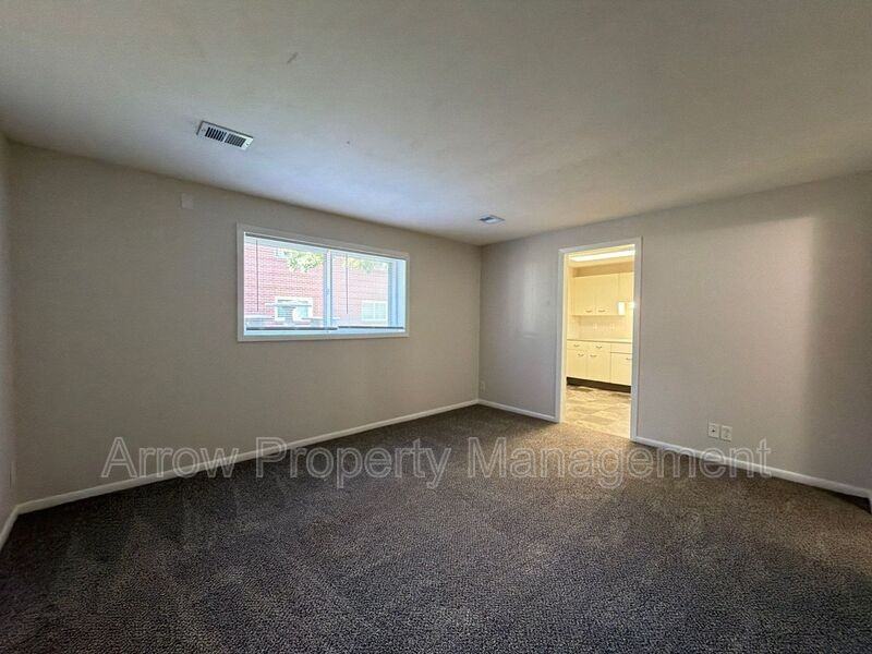 1428 S 20th St - Photo 3 of 7