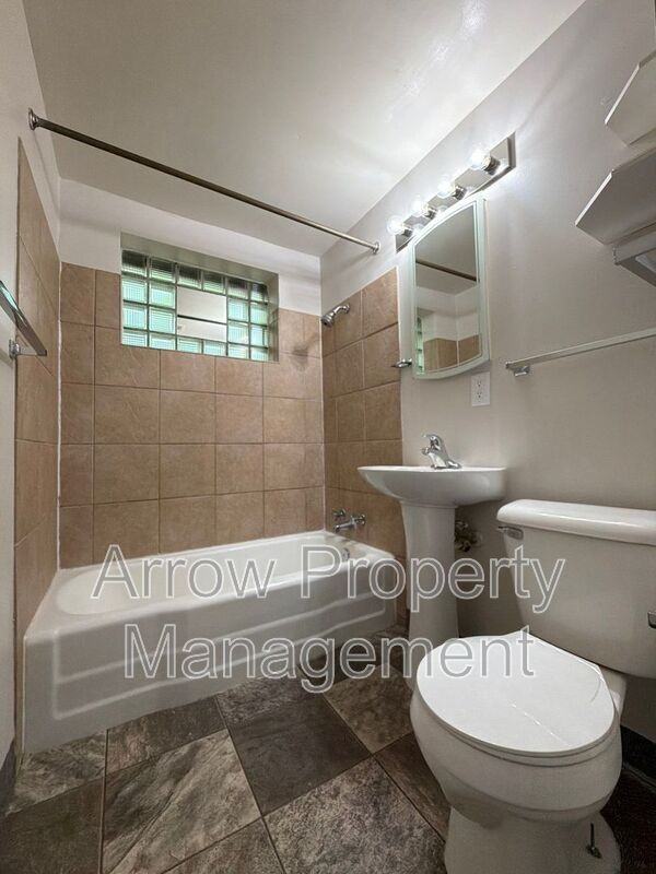 1428 S 20th St - Photo 4 of 7