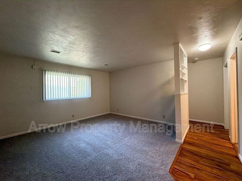 1426 S 20th St - Photo 2 of 9