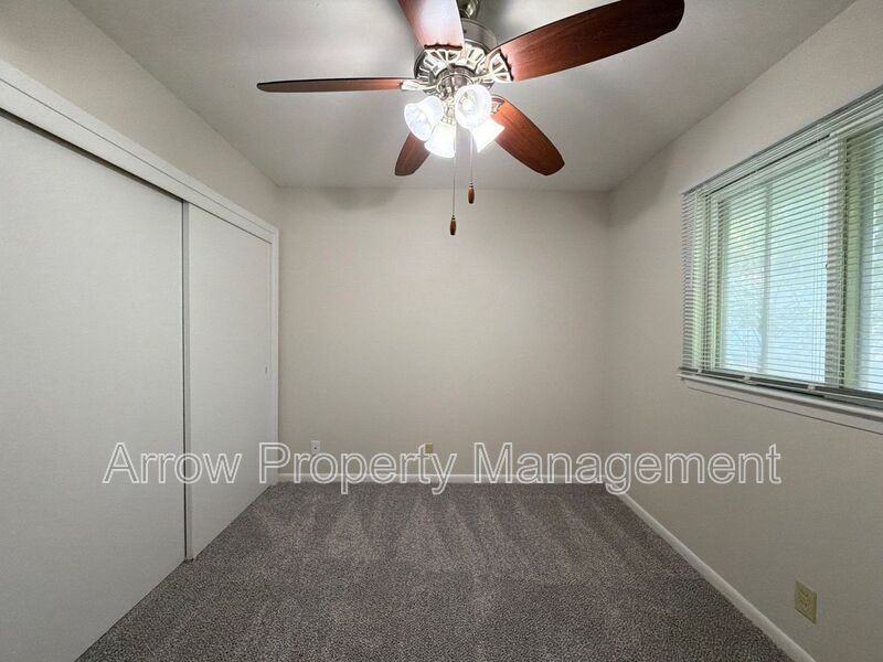 1426 S 20th St - Photo 4 of 9