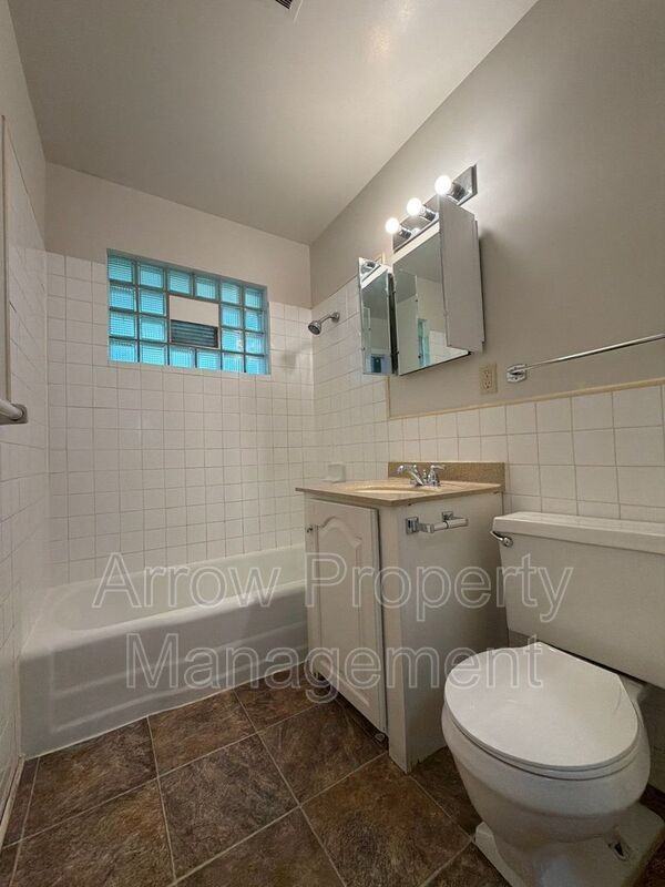1426 S 20th St - Photo 6 of 9