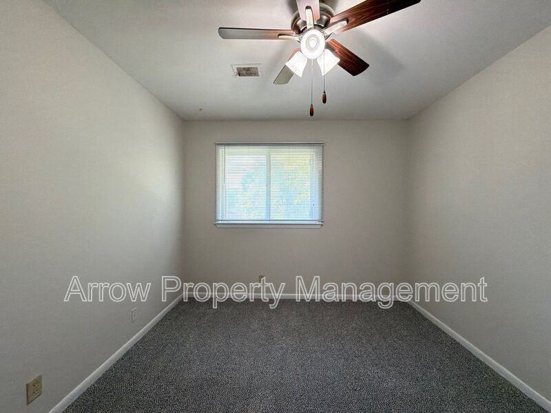 1426 S 20th St - Photo 7 of 9