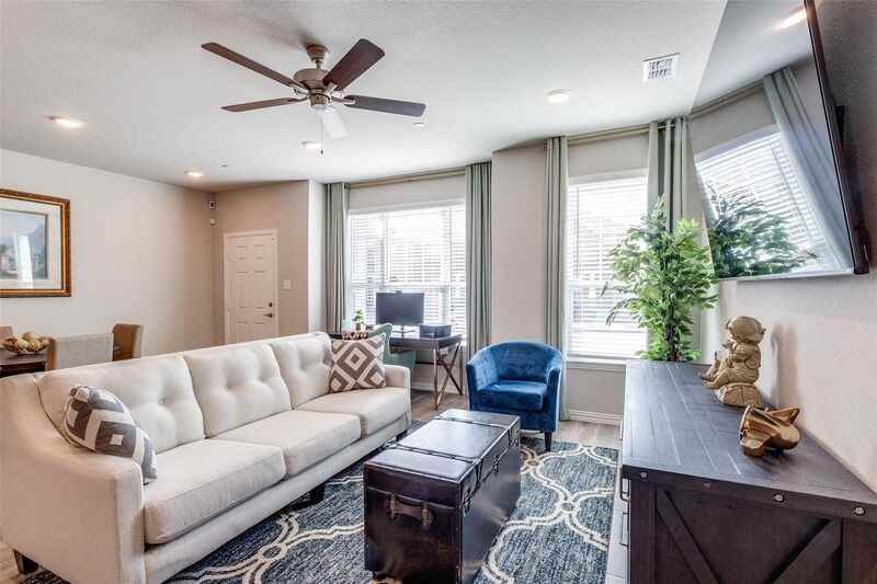 2921 Mare Dr - Photo 4 of 26