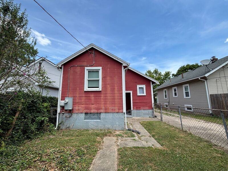 24 Lutz Ave - Photo 3 of 25