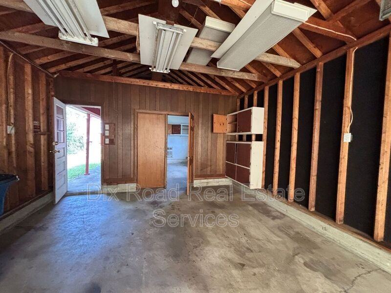 24 Lutz Ave - Photo 6 of 25