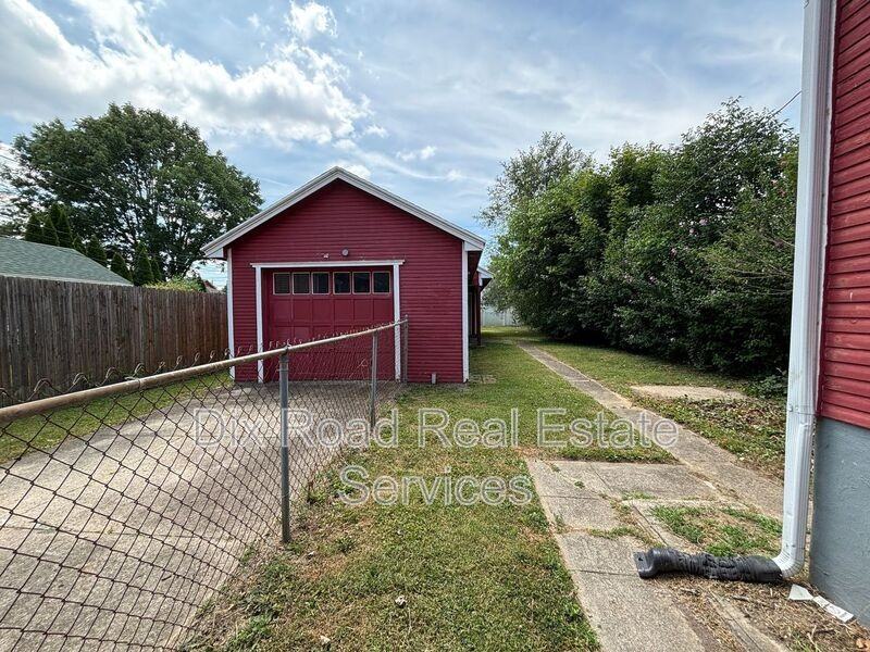 24 Lutz Ave - Photo 7 of 25