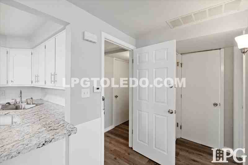 3145 Sherbrooke Rd - Photo 5 of 19