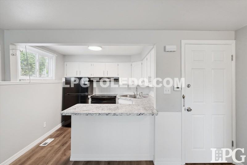 3145 Sherbrooke Rd - Photo 6 of 19