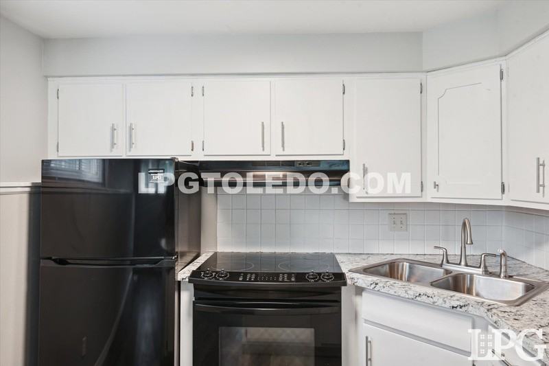 3145 Sherbrooke Rd - Photo 7 of 19