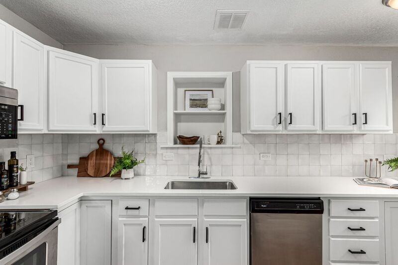 1463 Dahlia St #2 - Photo 7 of 33