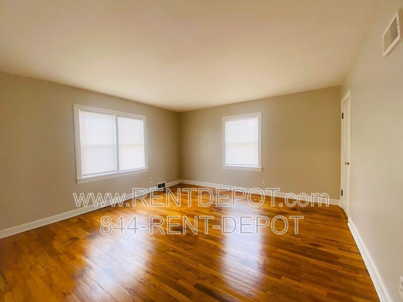 629 S Harlan Ave #C - Photo 2 of 9