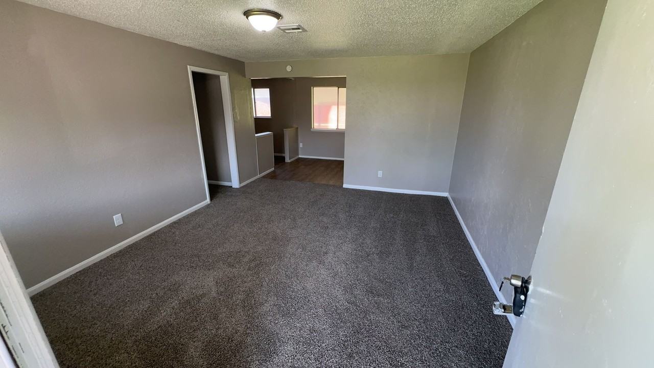 904 Sw 2nd St - Photo 4 of 17